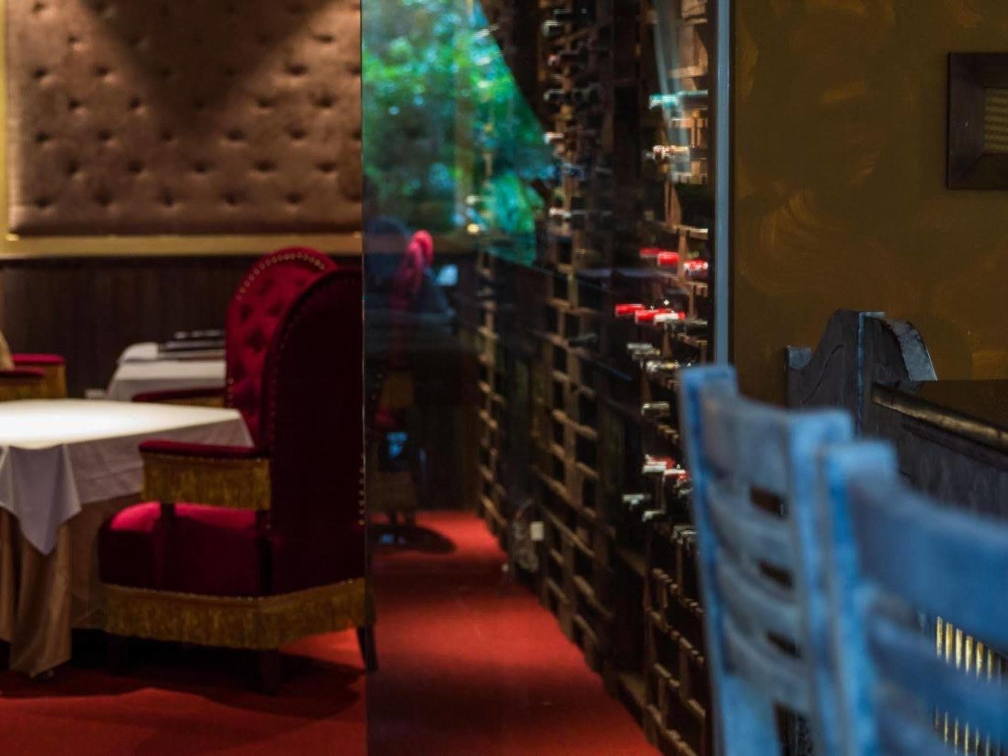 Crown Diamond Hotel - Phu My Hung District 7 Ho Chi Minh City Bagian luar foto