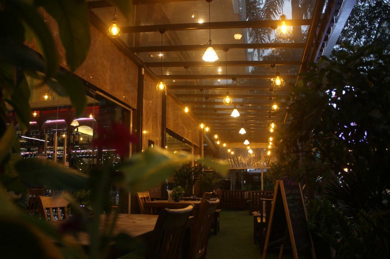 Crown Diamond Hotel - Phu My Hung District 7 Ho Chi Minh City Bagian luar foto